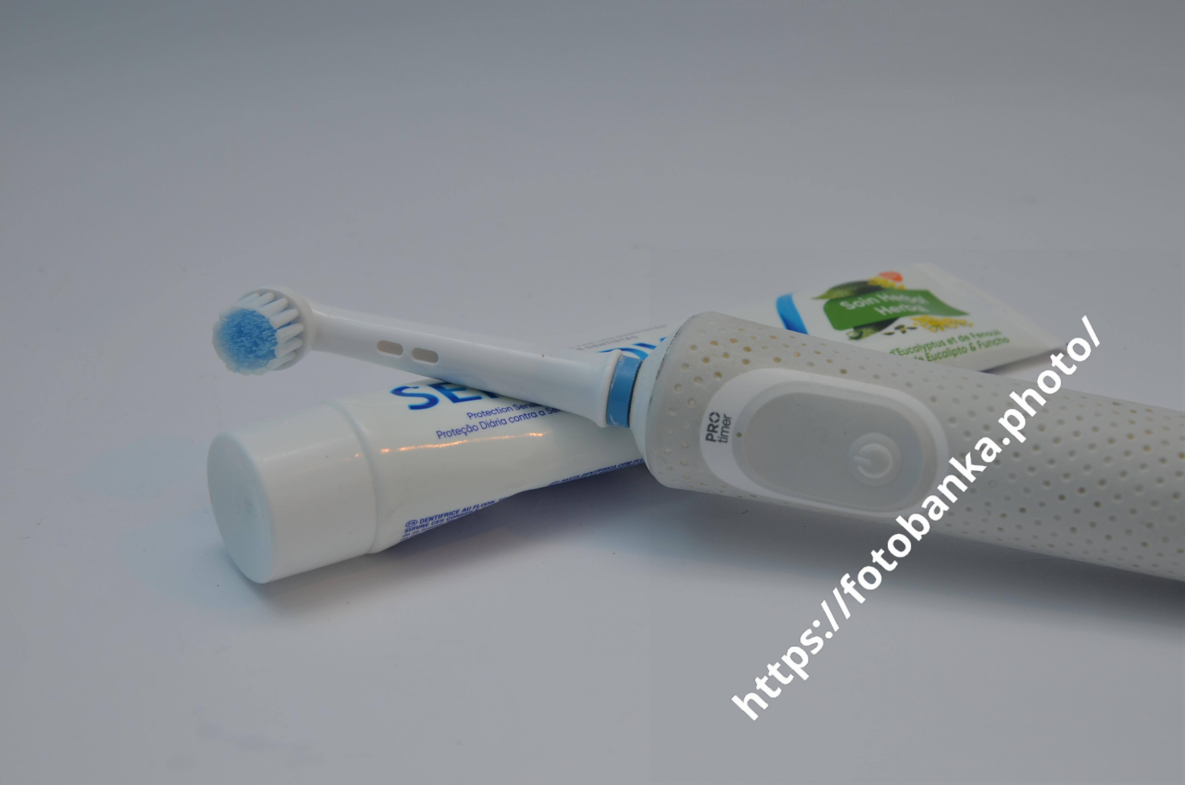 ブラシとペースト